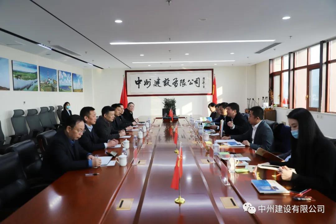 大唐河南清潔能源有限責(zé)任公司總經(jīng)理王永民、金風(fēng)科技集團(tuán)國內(nèi)營銷中心副總經(jīng)理韓明剛一行到我司參觀考察